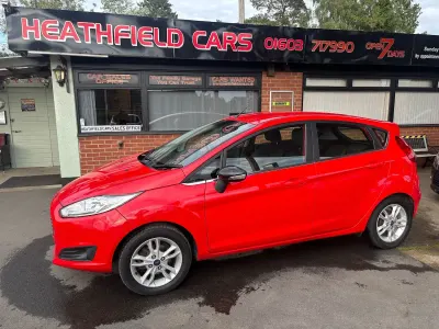 Used Ford Fiesta Zetec 82 HP (60 kW) 2014 Red Hatchback