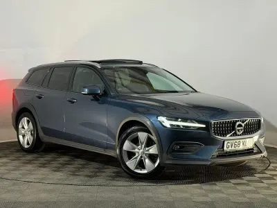 Used Volvo V60 CC 190 HP (139 kW) 2018 Blue Estate