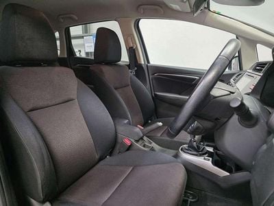 Begagnad Honda Jazz EX 102 HK (75 kW) 2016 Silver Halvkombi