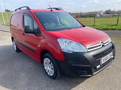 Used Citroën Berlingo 100 HP (73 kW) 2018 Red MPV