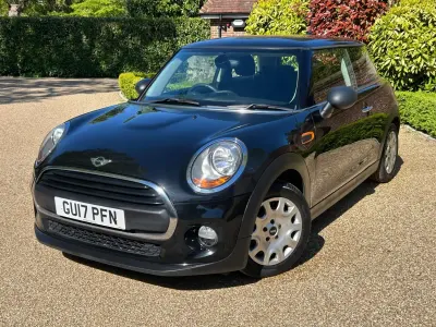 Begagnad Mini ONE Hatch 2017 Svart Halvkombi
