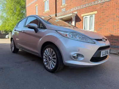 Used Ford Fiesta Titanium 94 HP (69 kW) 2010 Silver Hatchback