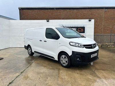 Used Vauxhall Vivaro 120 HP (88 kW) 2020 White MPV