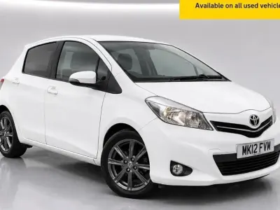 Used Toyota Yaris SR 99 HP (72 kW) 2012 White Hatchback