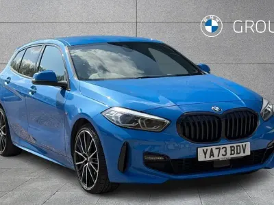 Begagnad BMW 120 M Sport 190 HK (139 kW) 2023 Blå Halvkombi