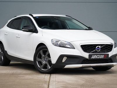 White Used 2016 Volvo V40 Hatchback | £7,775 (Fair price)