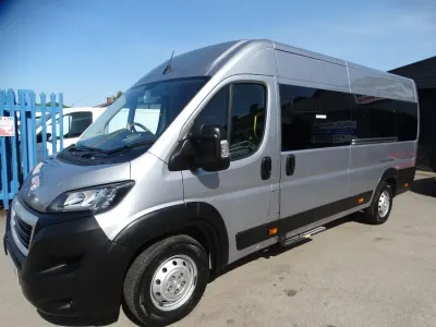 Usado Peugeot Boxer 2024 Gris Van