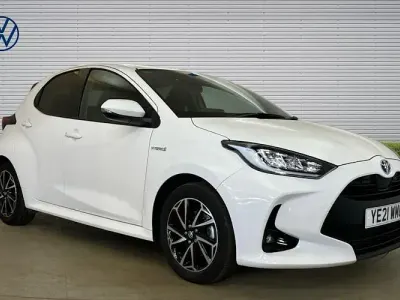 Usado Toyota Yaris Hybrid Design 116 CV (85 kW) 2026 Utilitario