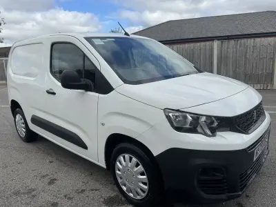 Second-hand Peugeot Partner 131 CP (96 kW) 2021 Alb Monovolum