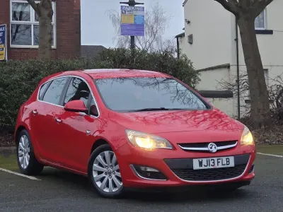 Gebraucht Vauxhall Astra Elite 165 PS (121 kW) 2013 Rot Kleinwagen