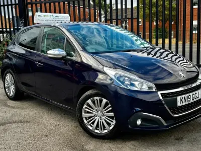 Used Peugeot 208 Signature Sky 2019 Blue Hatchback