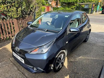 Usado Toyota Aygo X-play 69 HP (50 kW) 2015 Azul Citadino