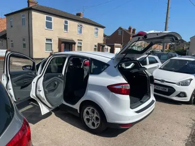 Used Ford C-MAX Zetec 115 HP (84 kW) 2014 White MPV