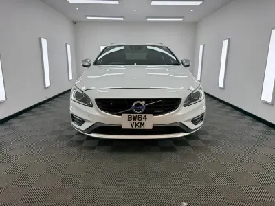 Usado Volvo V60 R-Design 180 CV (132 kW) 2025 Blanco Familiar