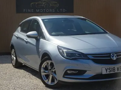 Used Vauxhall Astra SRi 105 HP (77 kW) 2018 Silver Hatchback