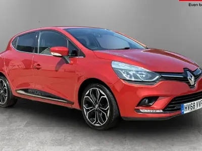 Used Renault Clio Iconic 76 HP (55 kW) 2018 Red Hatchback