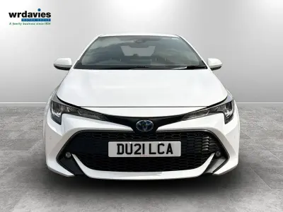 Used Toyota Corolla Design 122 HP (89 kW) 2021 Pure white Hatchback
