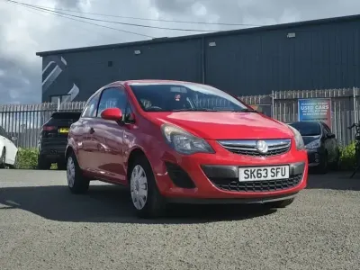 Begagnad Vauxhall Corsa 65 HK (47 kW) 2013 Röd Halvkombi