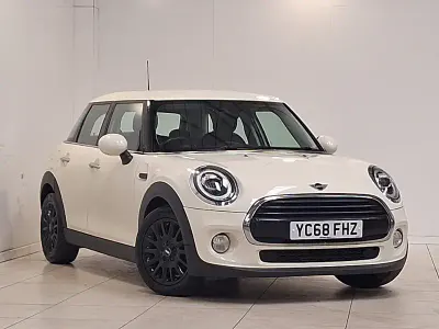 Używany Mini Cooper 136 KM (100 kW) 2018 Biały Hatchback