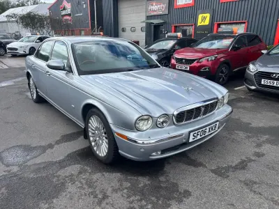Usado Jaguar XJ Sovereign 204 HP (150 kW) 2006 Prateado Sedan