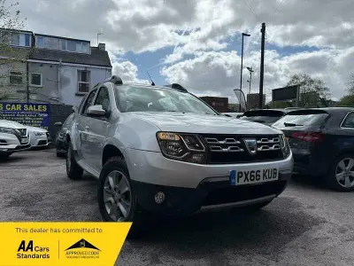 Used Dacia Duster Lauréate 110 HP (80 kW) 2016 Silver SUV