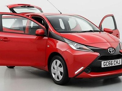 Usado Toyota Aygo X-play 2016 Rojo Utilitario