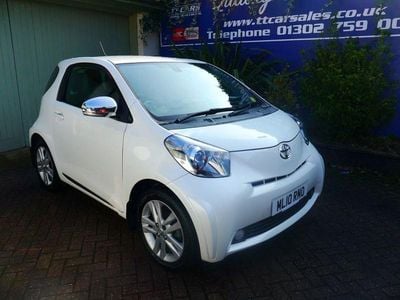 Used Toyota iQ 98 HP (72 kW) 2010 White Hatchback
