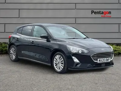 Begagnad Ford Focus Titanium 123 HK (90 kW) 2020 Svart Halvkombi
