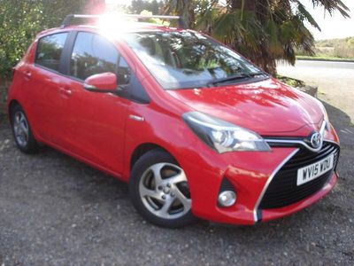 Red Used 2015 Toyota Yaris Hybrid Hatchback | £7,790 (Expensive)