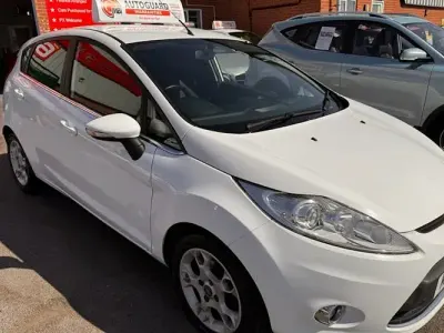 Used Ford Fiesta Zetec 82 HP (60 kW) 2011 White Hatchback