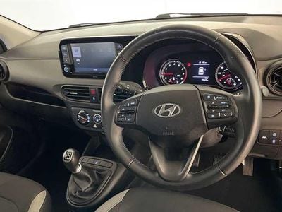 Usado Hyundai i10 SE 67 HP (49 kW) 2023 Vermelho Citadino