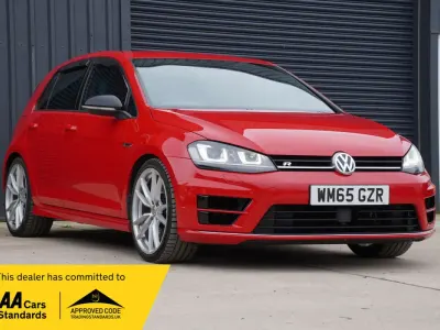 Begagnad VW Golf VII R 300 HK (220 kW) 2015 Röd Halvkombi