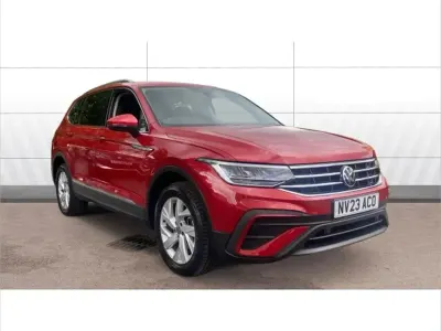 Used VW Tiguan Allspace Life 150 HP (110 kW) 2023 Red SUV