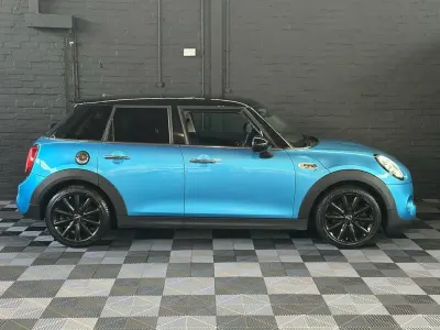 Used Mini Cooper S Classic 192 HP (141 kW) 2019 Blue Hatchback