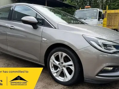 Gebraucht Vauxhall Astra SRi 110 PS (80 kW) 2016 Grau Kleinwagen