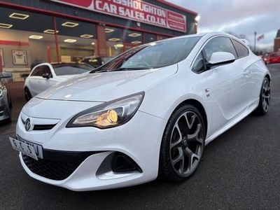 Used Vauxhall Astra GTC 280 HP (205 kW) 2018 White Hatchback