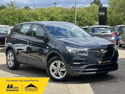 Used Vauxhall Grandland X S 130 HP (95 kW) 2018 Green SUV