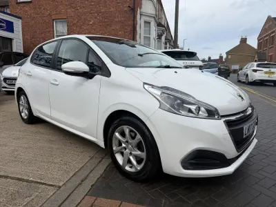 Used Peugeot 208 Active 2017 White Hatchback