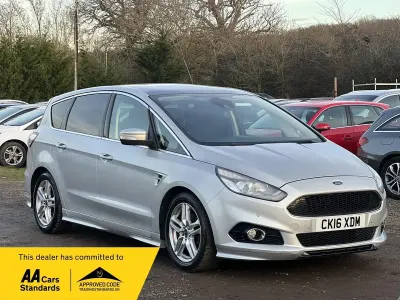 Usado Ford S-MAX Sport 150 HP (110 kW) 2016 Prateado Monovolume
