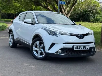 Used Toyota C-HR 122 HP (89 kW) 2017 White SUV