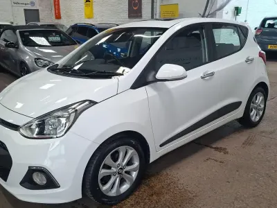 Used Hyundai i10 Premium SE 87 HP (63 kW) 2015 White Hatchback