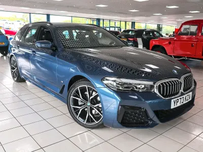 Begagnad BMW 520 M Sport 2023 Blå Kombi