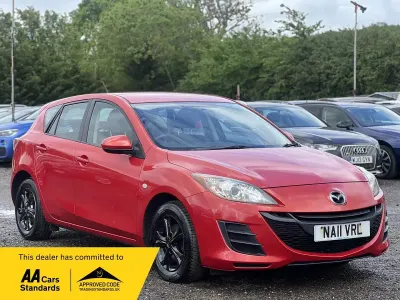 Begagnad Mazda 3 105 HK (77 kW) 2011 Röd Halvkombi