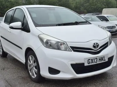 Used Toyota Yaris Multidrive S 99 HP (72 kW) 2013 White Hatchback