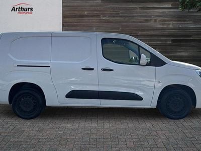 Used Vauxhall Combo Sportive 99 HP (72 kW) 2021 White MPV