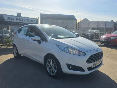 Used Ford Fiesta Zetec 82 HP (60 kW) 2015 White Hatchback
