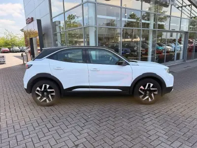 Used Vauxhall Mokka Elite 99 HP (72 kW) 2022 White SUV