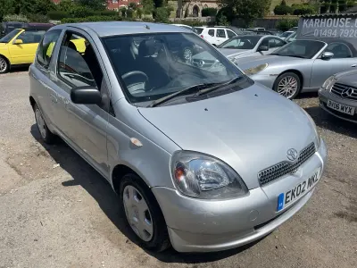 Used Toyota Yaris 86 HP (63 kW) 2002 Silver Hatchback