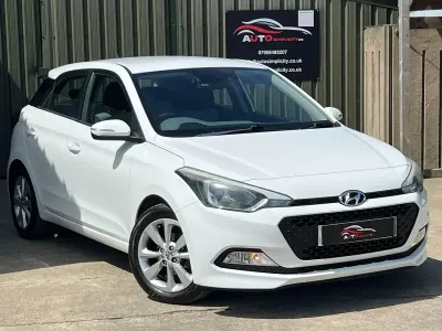 Used Hyundai i20 SE 84 HP (61 kW) 2015 White Hatchback