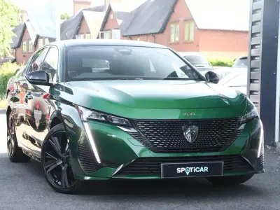 Begagnad Peugeot 308 Premium 129 HK (94 kW) 2022 Grön Halvkombi